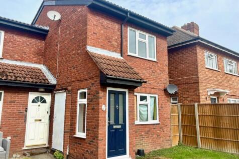 Egham, TW20 - property photo