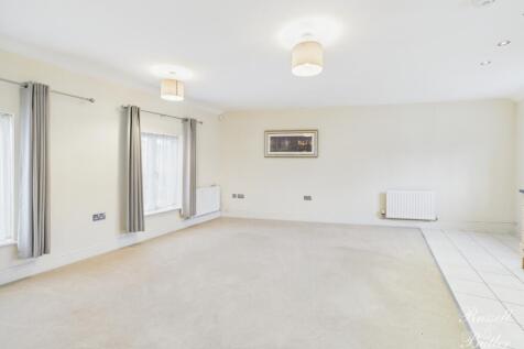 CAM02127G0-PR0353-STILL001