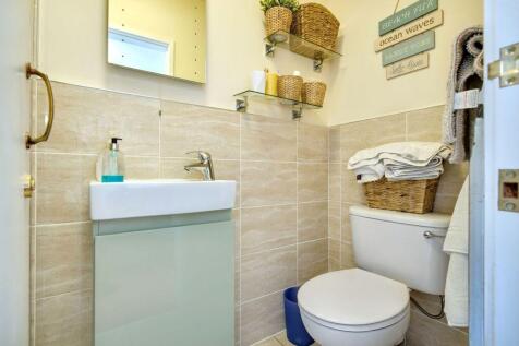 4 bed, 3 bath Detached in Leeds - Photo 11