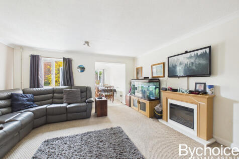 CAM05454G0-PR0142-STILL003