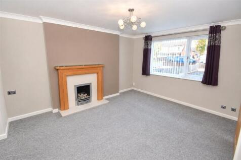 Summertrees Road, Great Sutton, Ellesmere Port photo 4