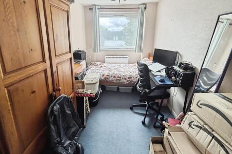 Carlton Close, Upminster, RM14 photo 5