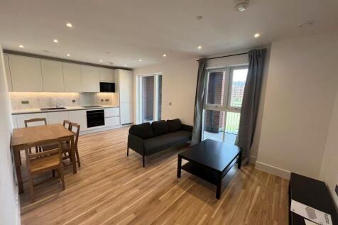 1-bed flat on Watsonia Court, Westray Drive NW9, £2,000/mo