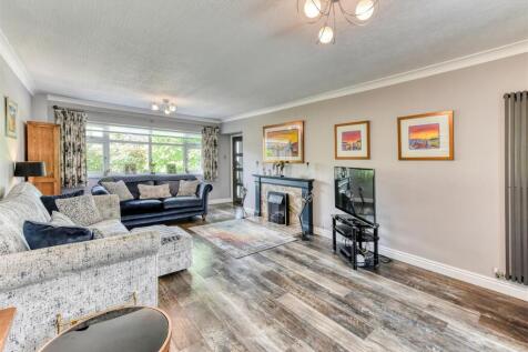 40 Cranmere Avenue-lounge2.jpg