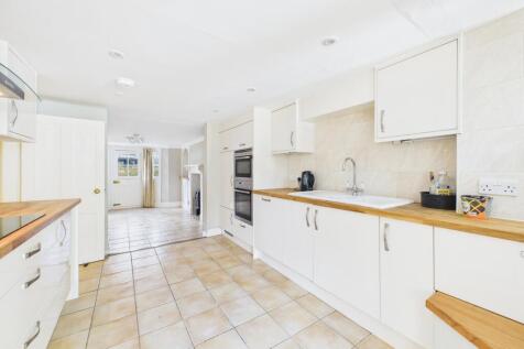 CAM02545G0-PR0486-STILL018