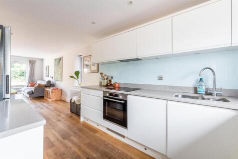 7 Chatfield Close-3.jpg