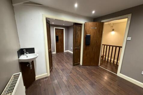 Retail Property (high street) to rent Image 9
