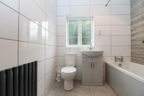 EN SUITE SHOWER ROOM/W.C.