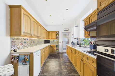 KITCHEN 1.jpg
