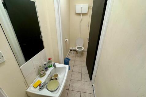 22 Hawthorn Centre 32.jpg