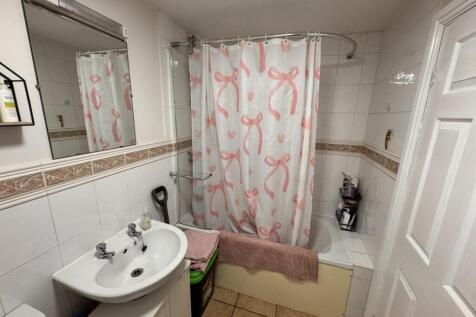 Bathroom 1.jpg