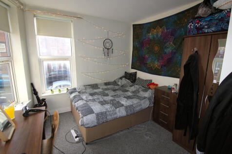 BRUDENELL AVENUE, Leeds photo 4