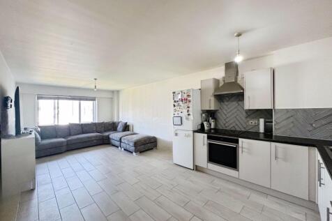 Open Plan Kitchen - Living Space