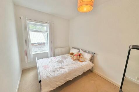 288 leigh bed.jpg