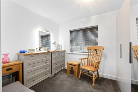 2 Edale Drive-05.jpg