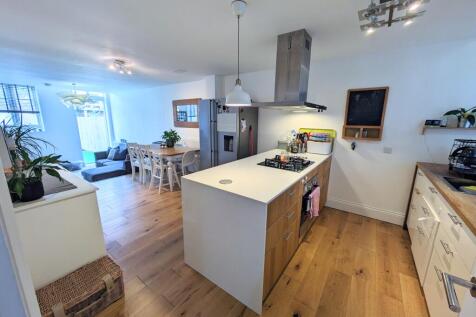 3 bedroom Terraced for sale