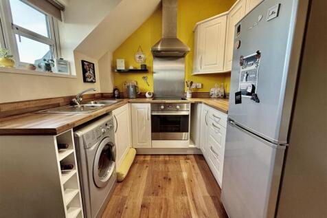 LOUNGE/KITCHEN