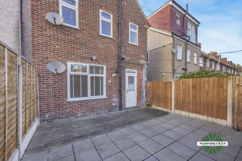 Dagenham Avenue -015 (14).jpg