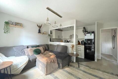 Living Room (2)