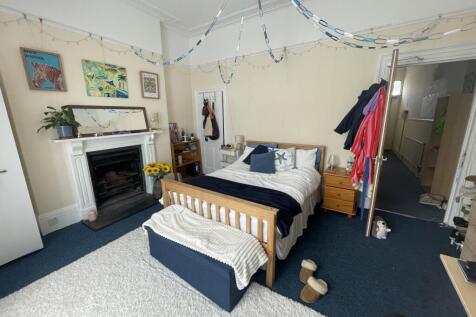 6-bed terraced on Oakfield Place, Clifton, Bristol, BS8, £5,698/mo