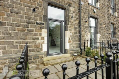 Saddleworth Court