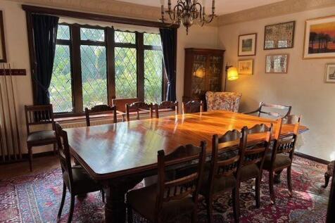 Dining Room *