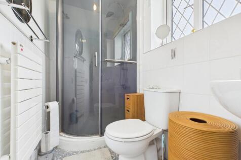 CAM03729G0-PR0133-STILL024