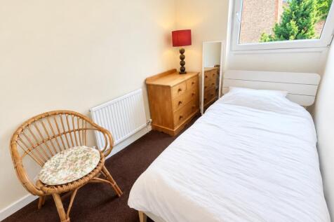 1-bed house on Bolingbroke Walk, Battersea, SW11, £600/mo