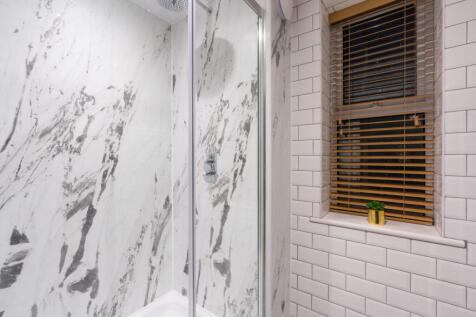 Flat 1, 125 Walter Road Bathroom 1