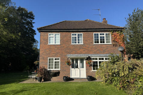 4 Bedroom Detached House - For Sale