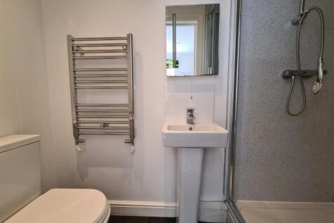 Ensuite Example - 113 Victoria Road.jpg