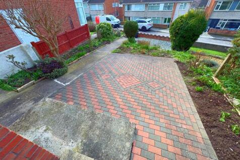 Front garden (1).jpg