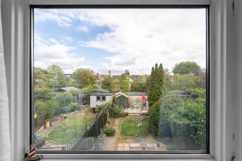 Whitehall Gardens, E4