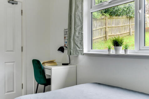 The Crestway, Brighton photo 3
