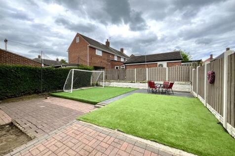 17 - rear garden.jpg