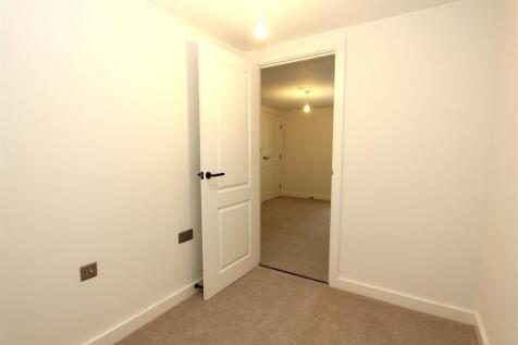 Walk-in Wardrobe 2.JPG