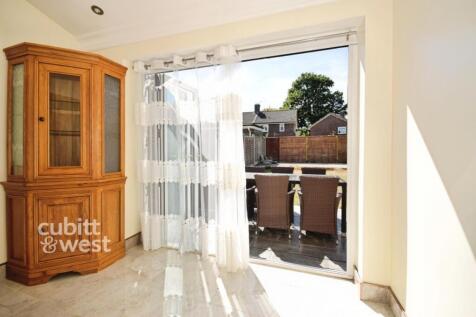 AVAILABLE NOW! Crosspath, Crawley, RH10 photo 4