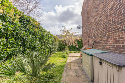 4 11 Bay Tree Close Externals