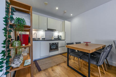 Meadowside, Kidbrooke, London, SE9 photo 4