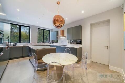 6 bed, 4 bath Detached in edinburgh - Photo 8