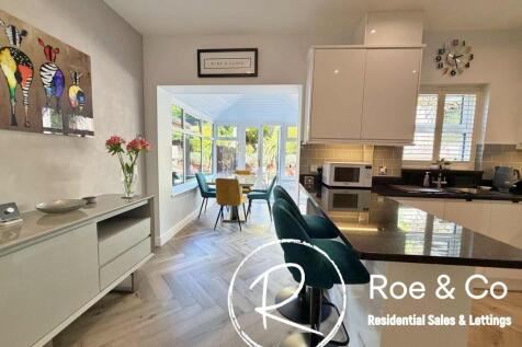 Open plan kitchen/diner/conservatory
