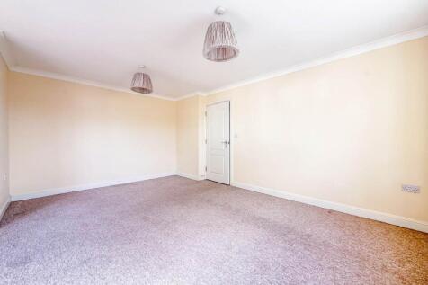 9 The Grove , Christchurch , Dorset  photo 3