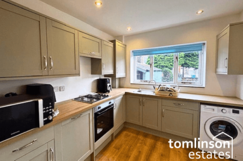 4-bed semi-detached on Ednaston Road, Dunkirk, Nottingham, NG7, £2,513/mo