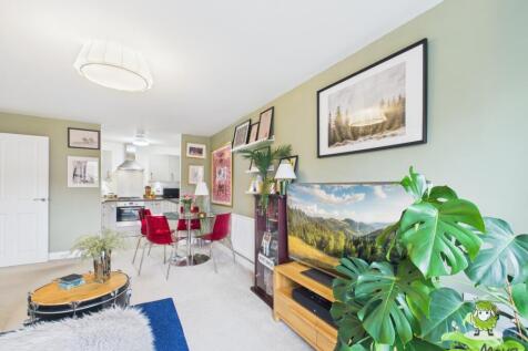 EweMove Estate Agents Basingstoke - Fleetlands Hou