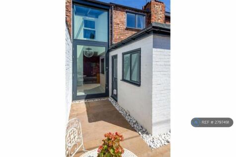 Private Enclosed Courtyard