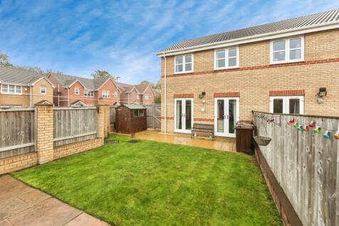 Knottingley, WF11 - property photo