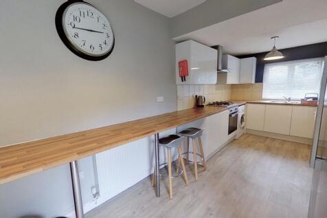 6-bed semi-detached on Toston Drive, Nottingham, NG8, £3,598/mo