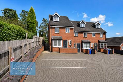 Gorgeous Four Bedroom End Town House with Second 