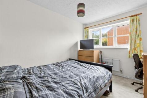 8 Vanguard Close, HP12 3FP-10.jpg