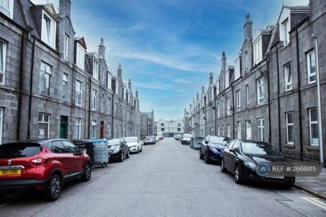 Elmbank Road With Ample Free On Street Parking